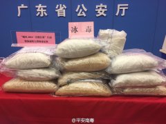 广东警方缴获冰毒2吨手枪2支 抓获10人(图)